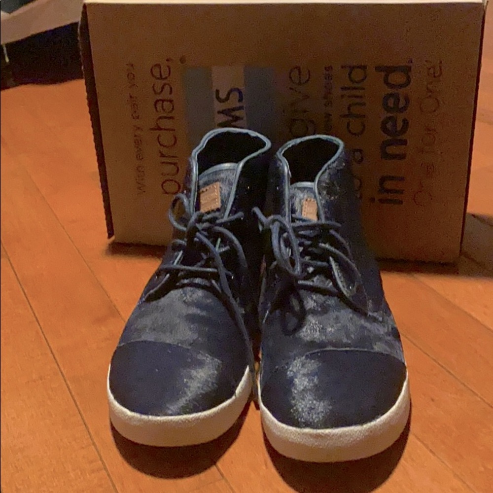 TOMS Paseo High Navy Pony Hair Sneakers